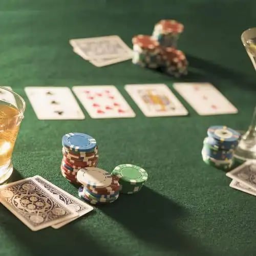 Antarmuka aplikasi pg soft di layar smartphone dengan tampilan live dealer blackjack